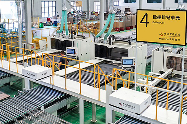 Que equipamento é necessário para alcançar a produção automática de móveis de madeira?