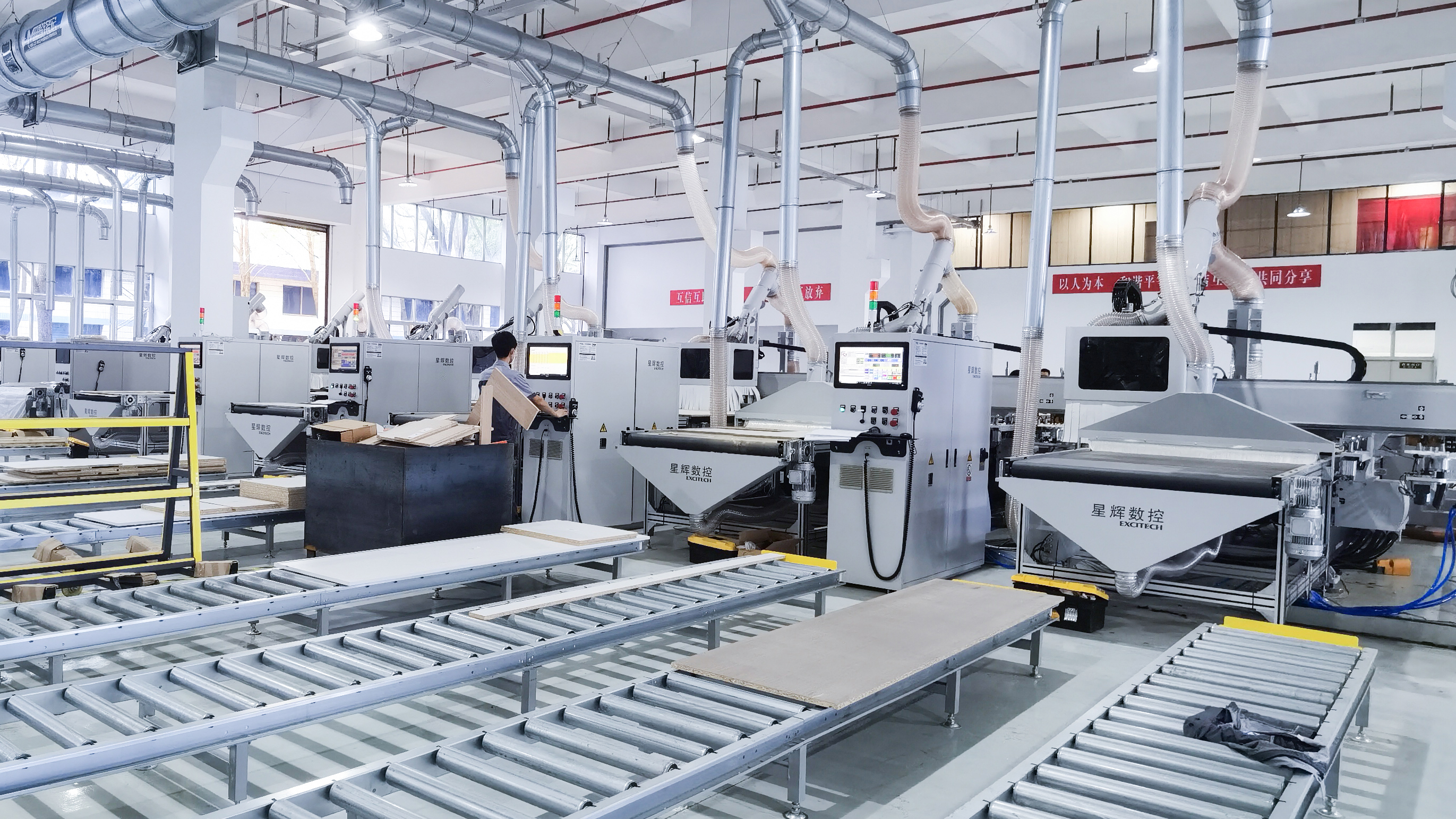 Qual máquina cnc a fábrica de móveis personalizados precisa?