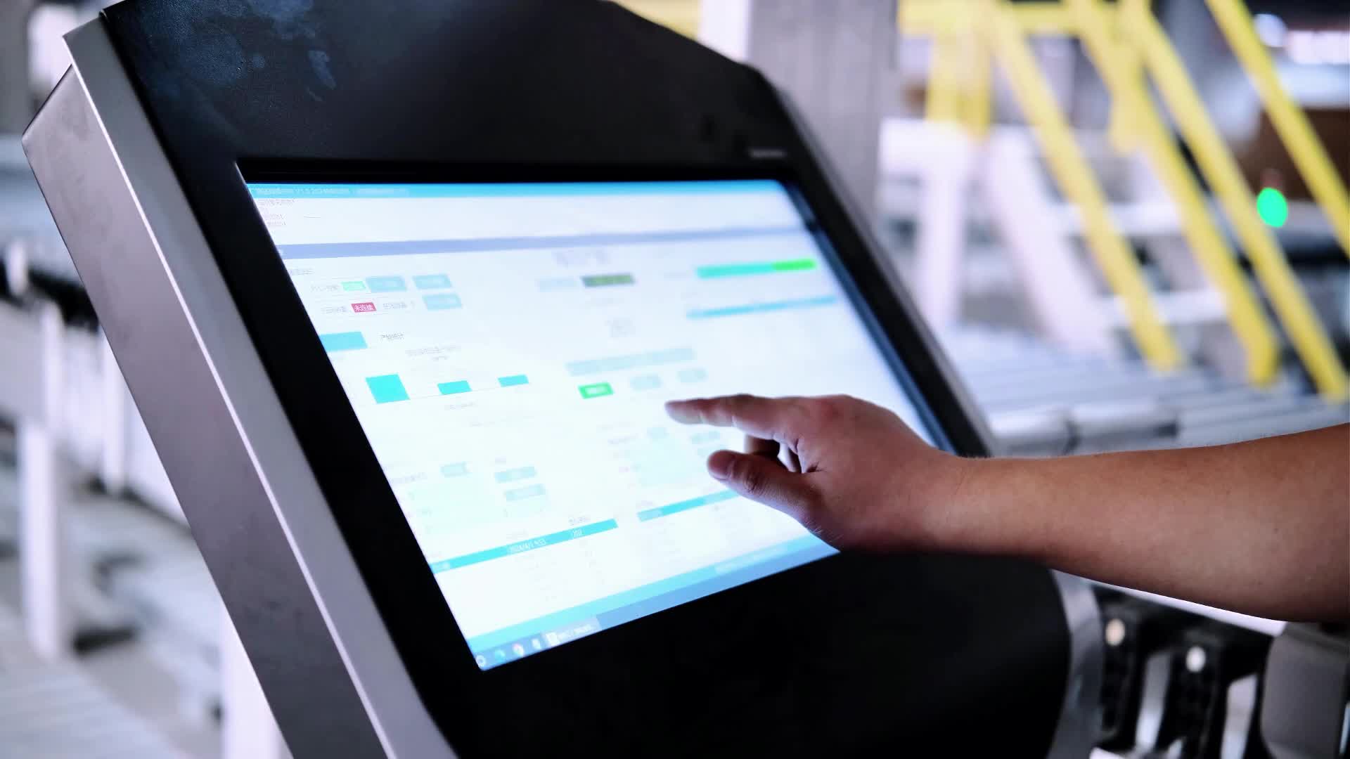 As máquinas para marcenaria EXCITECH construirão uma fábrica de móveis inteligentes para você.