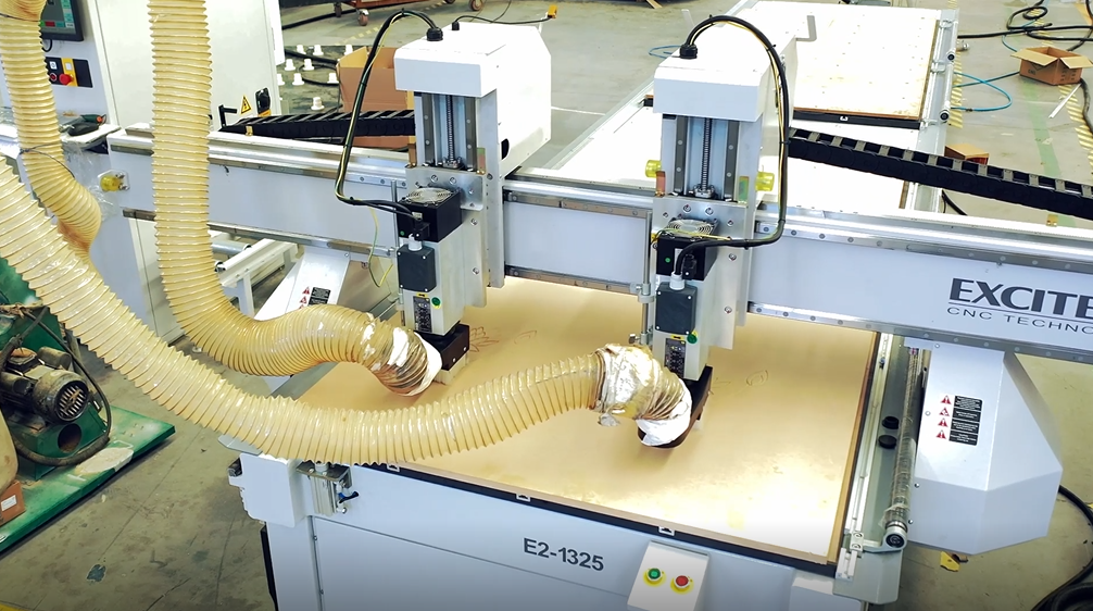 Máquina para trabalhar madeira EXCITECH: proteção ambiental, alta eficiência e precisão.